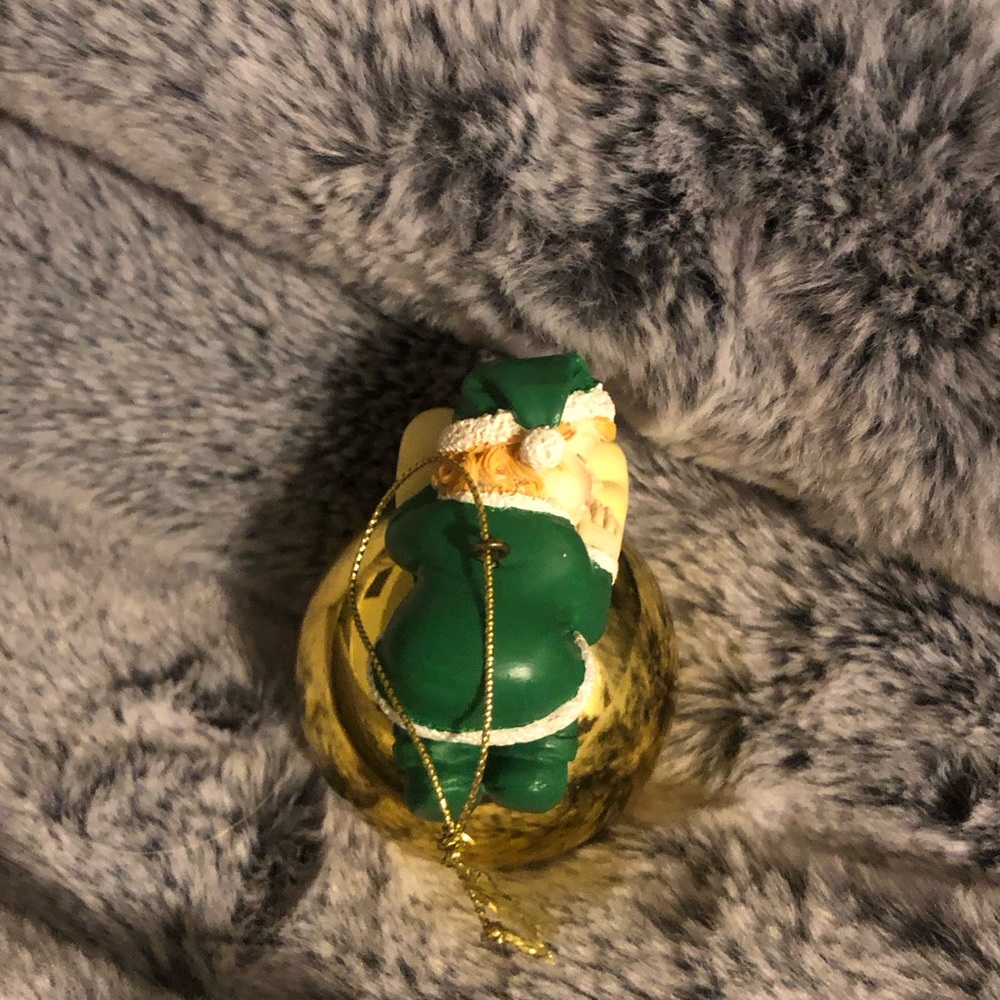 Set of 2 Christmas Ornaments Sleeping Babies Red Green Outfits Resin Gold Orbs - Picture 4 of 11
